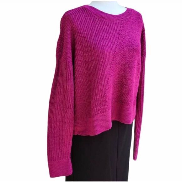 Two One Two New York Fucsia Geometric Textures Knit Crew Sweater size Medium New - Picture 4 of 13